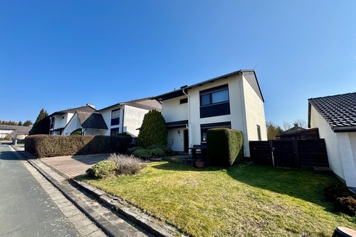 Ansicht - Wehrheim: Ideales Einfamilienhaus in kinderfreundlicher Lage mit viel Platz für die Familie!