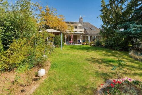 Gartenansicht - Wie im eigenen Haus! Repräsentative Wohnung mit eigenem Garten in Dreieich-Offenthal