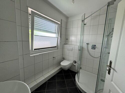 Bad - 3 Zimmer Etagenwohnung in Friedrichsdorf