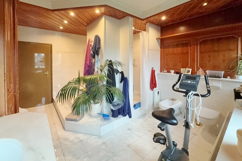 Badezimmer - Etagenwohnung mit 134,00 m&sup2; in Frankfurt am Main zum Kaufen