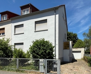 Frankfurt-Zeilsheim: Erbpacht- vermietetes DHH mit 2 Einheiten als Kapitalanlage - Frankfurt am Main