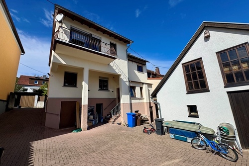 Ansicht Haus - Kelkheim - Ruppertshain: Kapitalanlage! Vermietetes Ein- bis Zweifamilienhaus in Ruhelage!