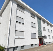Neu-Isenburg: Großzügige 3 Zimmerwohnung mit Balkon und Garage!