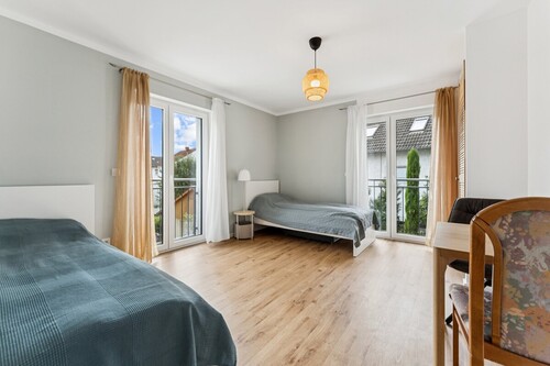 Schlafzimmer OG - Mehrfamilienhaus, Wohnhaus mit 335,00 m² in Hofheim zum Kaufen