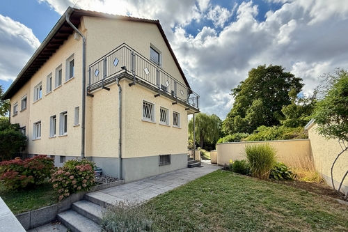 Vorgarten - Frankfurt-Ginnheim: Wohnen und Arbeiten unter einem Dach oder viel Platz für Ihre Familie!