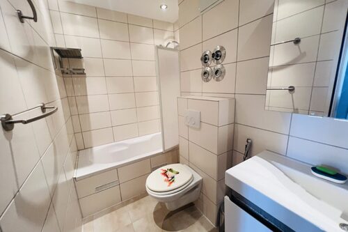 Badezimmer - Etagenwohnung mit 56,43 m&sup2; in Neu-Isenburg zum Kaufen