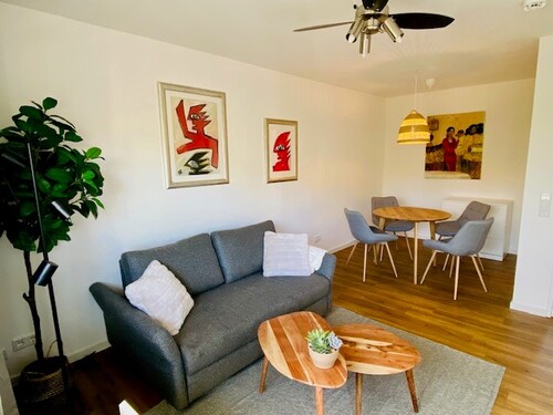 Wohnraum - Eschborn: Elegant und exzellent sanierte 2 Zimmer-Wohnung in zentraler Lage. Ideal auch für Airbnb