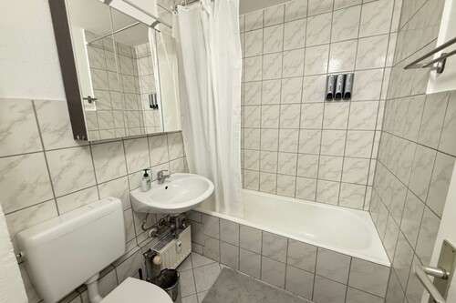 Wannenbad - 2 Zimmer Etagenwohnung in Eschborn