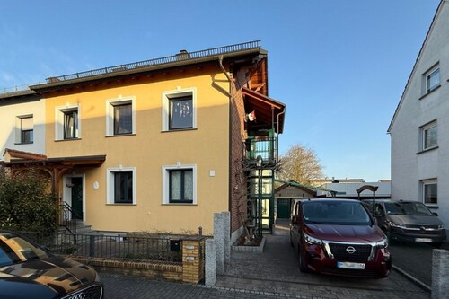 Ansicht - Flörsheim: Sie suchen das besondere Wohnflair? Ein toller Familienwohnsitz mit Aufzug