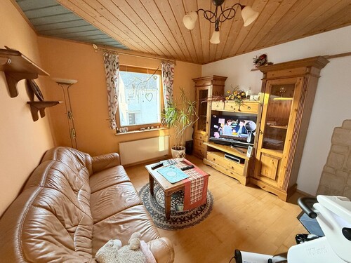 Wohnbereich OG - 8 Zimmer Doppelhaushälfte zum Kaufen in Flörsheim