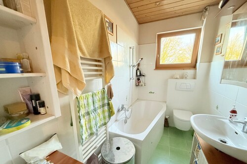 Bad OG - 8 Zimmer Doppelhaushälfte in Flörsheim