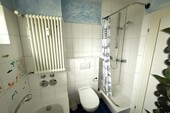 Tageslicht-Dusch-/Wannenbad - 