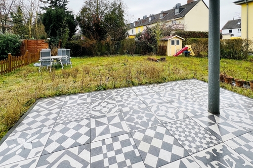 Terrasse - Neu-Isenburg: Großzügige 4-Zimmer-Wohnung mit Terrasse und eigenem Garten!