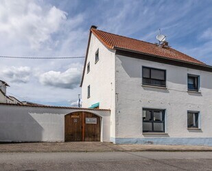 Hofheim: Sanierte Hofreite mit Gewerbefläche als Kapitalanlage im Herzen von Wallau