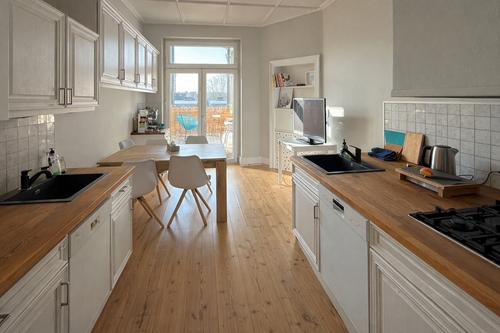 Wohnküche - Beste Lage Frankfurt-Nordend: Sanierte 4-Zimmer-Altbauwohnung