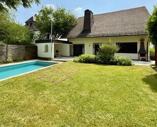 Repräsentativ und top gepflegt: Exclusive kleine Villa in Offenbach-Buchrain!