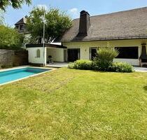 Repräsentativ und top gepflegt: Exclusive kleine Villa in Offenbach-Buchrain!