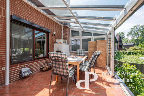 Wintergarten mit Kamin - 7 Zimmer Doppelhaushälfte zum Kaufen in Schwülper
