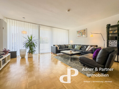 Heller Wohnbereich zum Balkon - **LOFTARTIGE 2-ZIMMERWOHNUNG MIT BALKON UND TIEFGARAGE UNWEIT DES SÜDSEES**