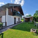 Hausansicht mit dazugehörigen Garten - 3 1/2 Zimmer-Etagen-Wohnung mit eigenem Garten!