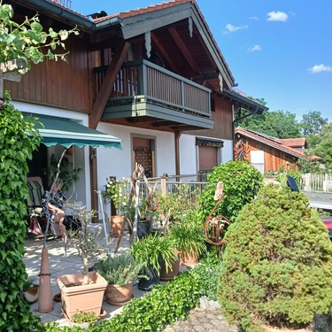 Südbalkon - Etagenwohnung mit 117,50 m&sup2; in Teisendorf zur Miete