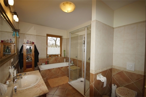EG. Wannen- Duschbad, Bidet - 