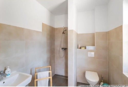 Bad mit Dusche - 