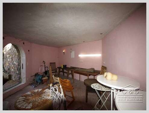 Großer Abstellraum bzw. Keller - 