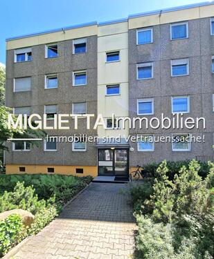 - - Lichtdurchflutete Wohnung mit Südbalkon in familienfreundliche Lage