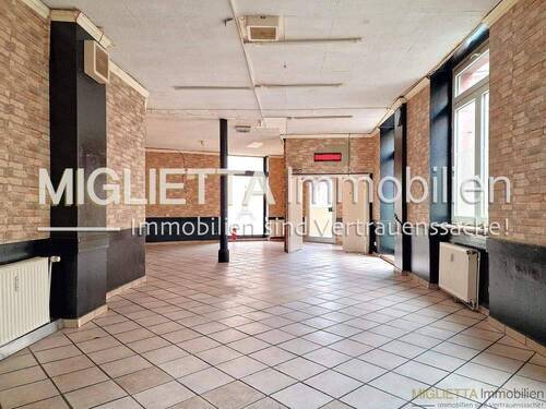 - - Geräumige Gewerbefläche mit vielfältigen Nutzungsmöglichkeiten