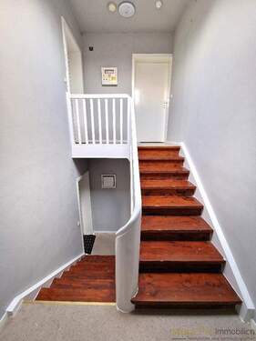 Treppenhaus - 1 Zimmer Mehrfamilienhaus, Wohnhaus zum Kaufen in Ludwigshafen am Rhein