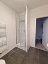 Badezimmer DG links - 15 Zimmer Mehrfamilienhaus, Wohnhaus in Ludwigshafen