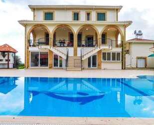 Haus zum Kaufen in Gonyeli 1.274.383,00 € 600 m²