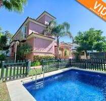 Haus zum Kaufen in Estepona 1.395.000,00 € 346 m²