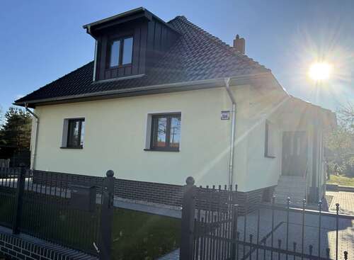 Vorderansicht..... - KERNSANIERTER WOHNTRAUM IM ZENTRUM VON WOLTERSDORF...