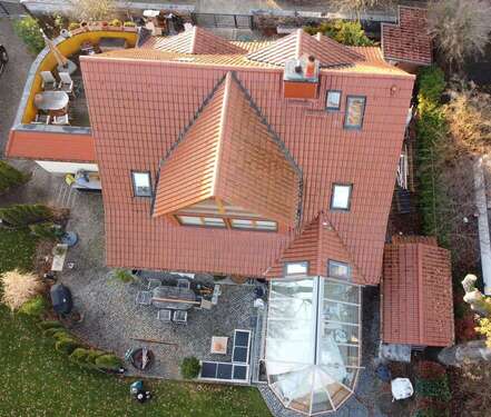 von oben - Villa mit 252,00 m&sup2; in Berlin zum Kaufen