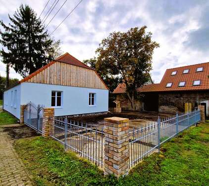 Hofansicht. - 10 Zimmer Bauernhaus, Landhaus zum Kaufen in Bleyen-Genschmar
