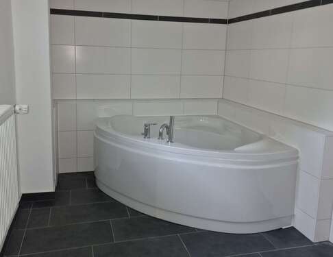 Badewanne im UG - 