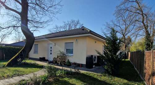 Vorne 1 - 3 Zimmer Bungalow zum Kaufen in Schöneiche bei Berlin