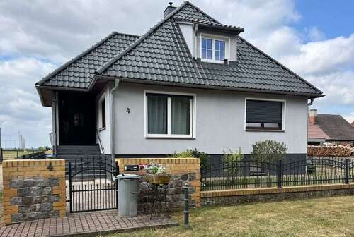 Hausansicht... - 6 Zimmer Einfamilienhaus zum Kaufen in Oberbarnim