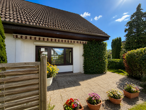 Westterrasse mit Blick in den Garten - 4.5 Zimmer Einfamilienhaus in Malente