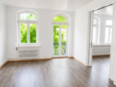 Wohnzimmer mit Schiebetür - Etagenwohnung mit 80,00 m&sup2; in Kiel zur Miete