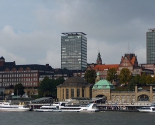 St. Paulis Astraturm - Den Hafen und Kiez im Blick - Hamburg
