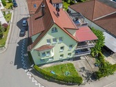 Luftaufnahme - Mehrfamilienhaus, Wohnhaus mit 303,00 m&sup2; in Bad Urach zum Kaufen