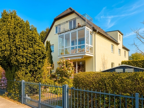 Aussenansicht - Fast wie im Einfamilienhaus: sonnige Wohnung mit eigenem Garten in U-Bahnnähe