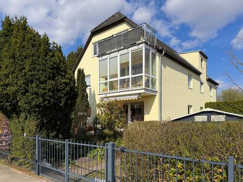 Aussenansicht - Fast wie im Einfamilienhaus: sonnige Wohnung mit eigenem Garten in U-Bahnnähe