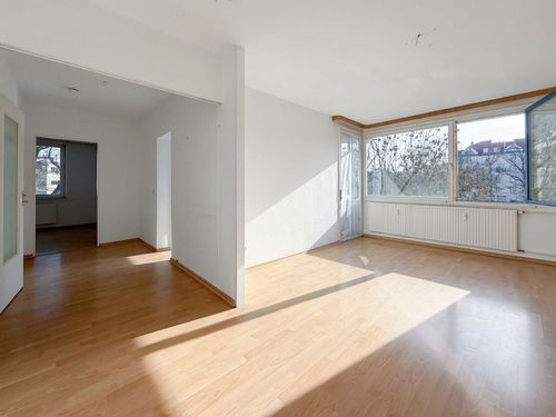 Foto - Helle 2-Zimmer-Wohnung mit Balkon und Blick auf den Fürstenplatz - Westend inkl. TG-Stellplatz