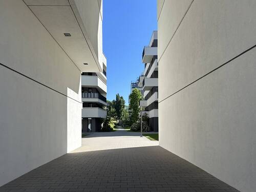 Eingang zur Gated Community - Etagenwohnung mit 134,74 m&sup2; in Berlin zum Kaufen