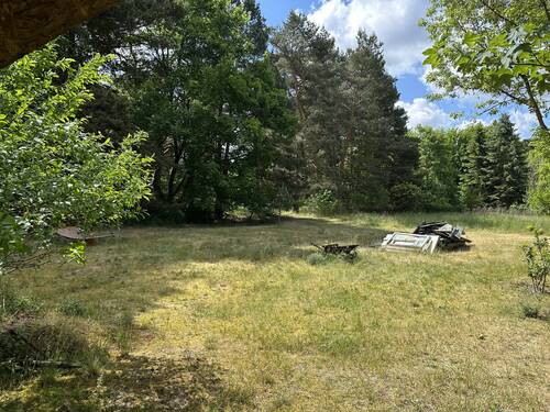 Garten und Teil der bebaubaren Fläche - Grundstück bebaubar nach Bebauungsplan