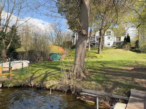 Blick vom See zum Haus - 